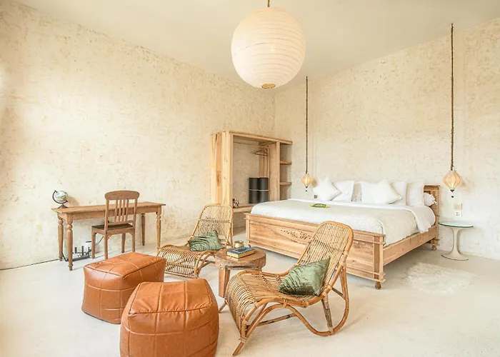Chic 3br Mediterranean Haven, Heart Of ヴィラ *