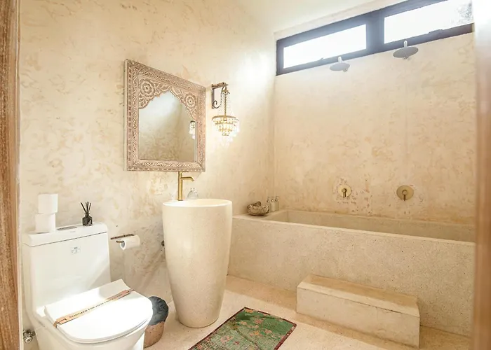 Chic 3br Mediterranean Haven, Heart Of ヴィラ *
