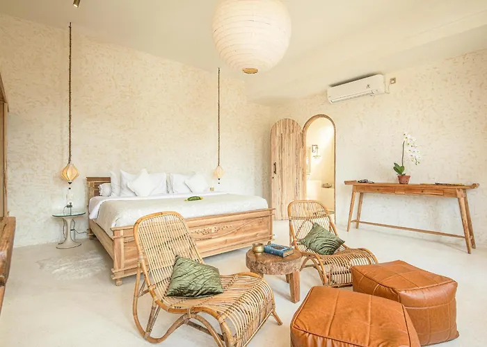 Chic 3br Mediterranean Haven, Heart Of ヴィラ *