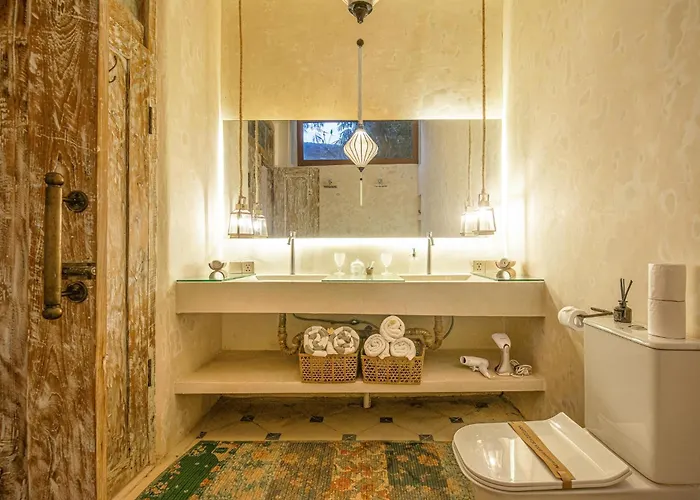 Chic 3br Mediterranean Haven, Heart Of ヴィラ *